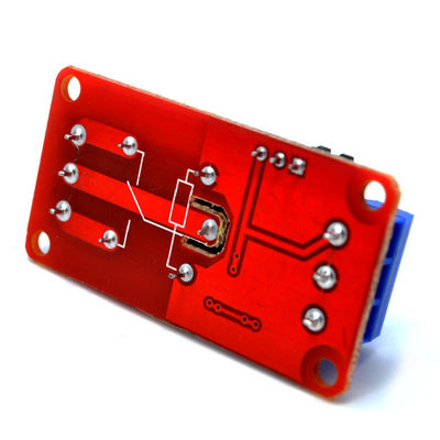 Módulo de relevo de canal 1 12V com isolamento por optoacoplamento na placa de PCB vermelha